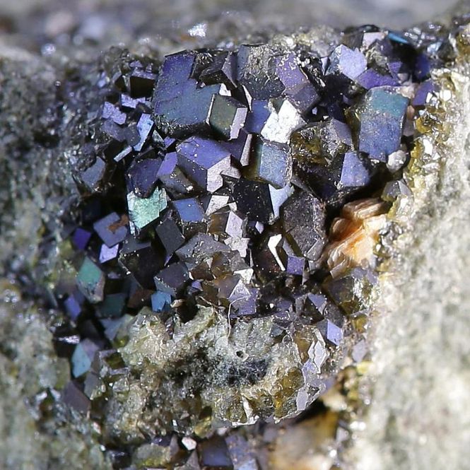 Main Image Iridescent Andradite Garnets – ...