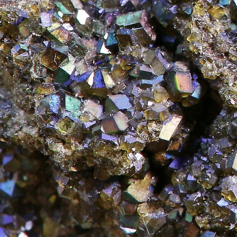 Iridescent Andradite Garnets – “Northern Ligths” Cluster (Landfalltjern, Drammen)